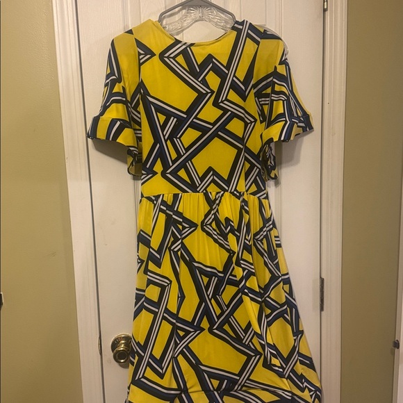 Fun spring dress - Picture 2 of 3